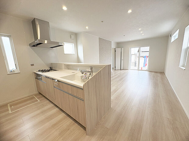 LDKを見渡す司令塔型キッチン