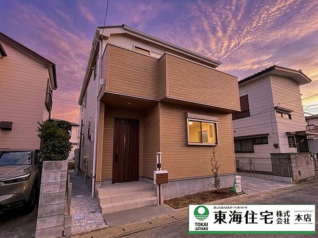 徒歩圏内にスーパー、コンビニ、ドラッグストアの揃う、穏やかで心地よい住まい！（写真は一部加工を施しており、光の当たり方などは実際と異なる場合があります。）