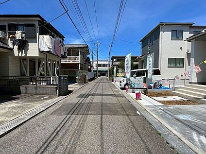 前面道路含む外観