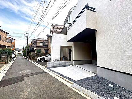 前面道路含む外観