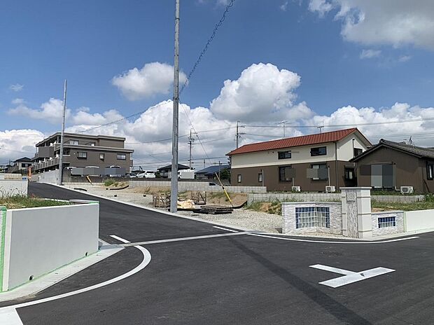 新しい暮らしが始まる分譲地。ゆとりある敷地で、家族の理想の住まいづくりを叶えませんか。