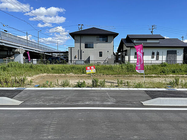 トヨタホーム愛知の建築条件付き分譲地。高品質な住まいづくりで知られるトヨタホーム愛知による安心の住まいをご提案。街並みの整った環境で、理想の暮らしを実現できます。