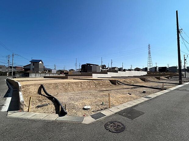ゆとりある敷地が広がる分譲地。整然とした区画で、建物プランも検討しやすい環境です。