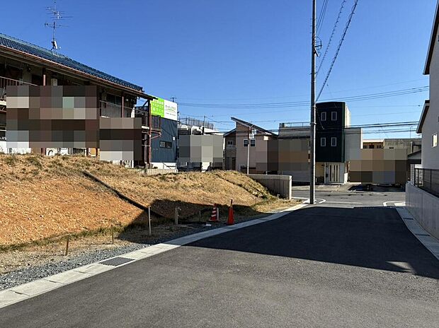 130.72m2（約39.5坪）のゆとりある敷地。駐車スペースやお庭も確保しやすく、自由度の高いプランニングで理想の住まいづくりが叶います。