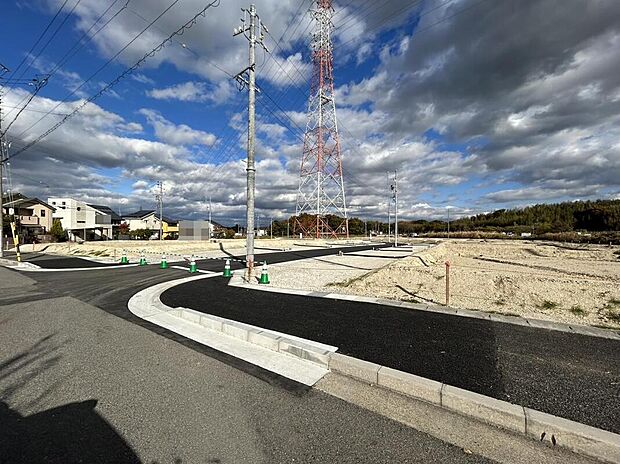 自然豊かな街並み！
静かな住環境で叶える、ゆとりのある暮らしが実現！
夢のマイホームが叶います！
