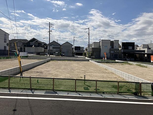 【現地写真(8号地)】南側に開放的なプライベート空間を確保できる、北側接道の敷地です。