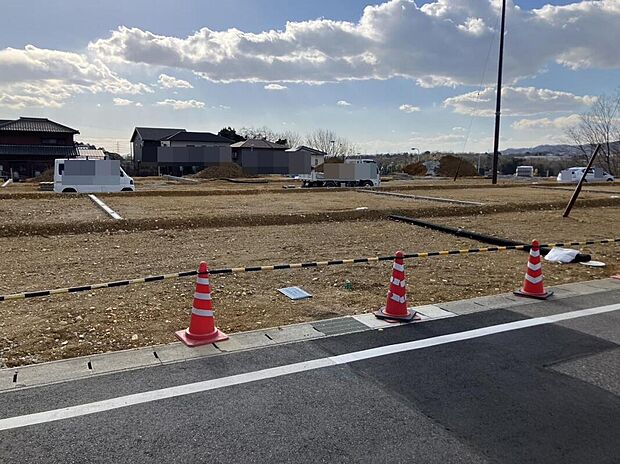 【現地写真】ゆとりある区画配置で、落ち着いた住まいづくりが可能です。