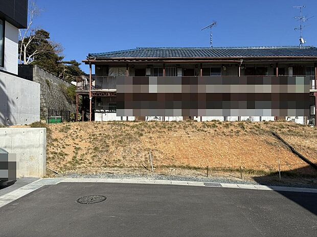 【現地写真】南垂れの高台立地ならではの陽当たりと開放感に恵まれ、明るく心地よい暮らしを実現します♪