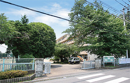 上平中学校 現地から1320m～1340m。(徒歩17分。(最長))