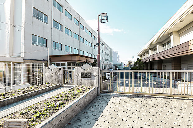 植田小学校