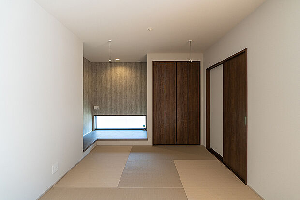 【リビング（１号棟）】続き間の和室は置き畳のため、洋室としても使用できます。(1号棟)