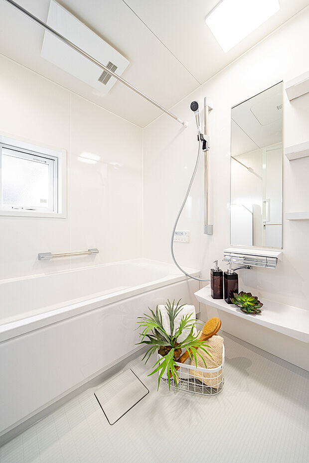 【バス】■タカラスタンダード【リラクシア】採用。1616（一坪）サイズ。浴室換気乾燥付。ホーロークリーン浴室パネルはマグネットがくっつきます。収納やインテリア、お子様のお風呂アイテムも上手に活用いただけます