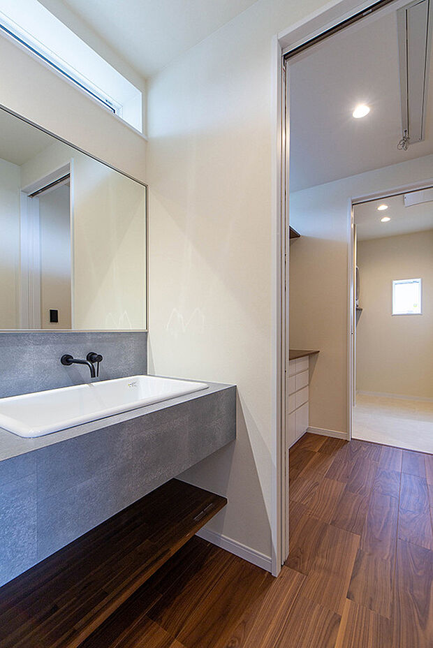 【B号地の洗面室現地施工例】B号地現地内観写真（2024年2月撮影）
B号地のように洗面室と脱衣所を分けてプライバシーや家事効率に配慮した設計も可能です。