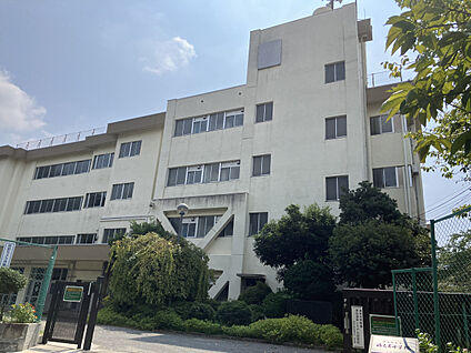 海老名市立海老名中学校 現地から660m。(徒歩9分。)