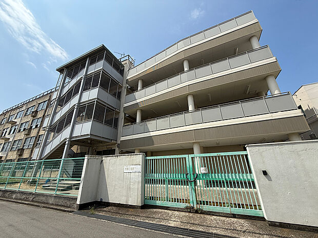 東大阪市立上小阪中学校(約80m)