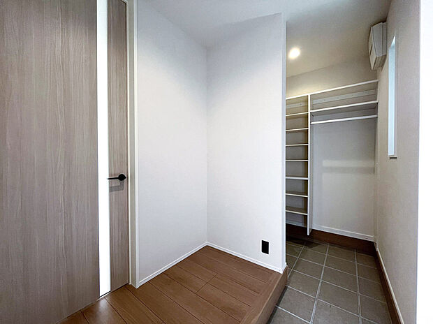 【玄関&玄関クローク】大容量かつ実用的な玄関クローク