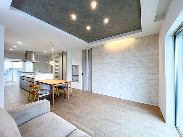 【リビング】柔らかい印象のインテリアでまとめたリビング