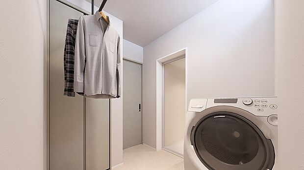 【2.5 帖( 収納含む) の広々脱衣室】脱衣室には収納付きで、家族のパジャマやタオル、洗剤のストックなどをその場にまとめて管理できます。「洗う→干す→しまう」の動作がワンフロアで完結し、毎日の家事負担を大幅に軽減◎