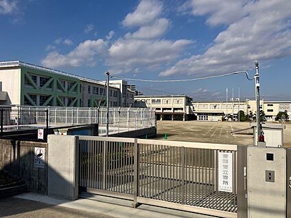 星田小学校 680m