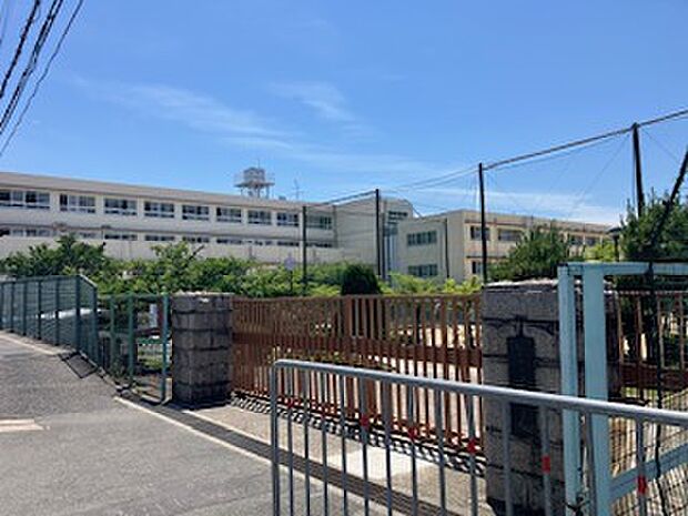 津田中学校(約1,600m)
