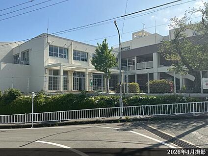 堤丘小学校 現地から310m～420m。(徒歩4分～6分。)