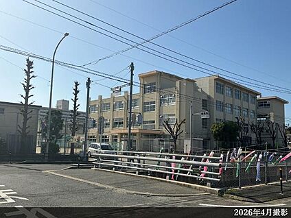 片江小学校 現地から600m～780m。(徒歩8分～10分。)