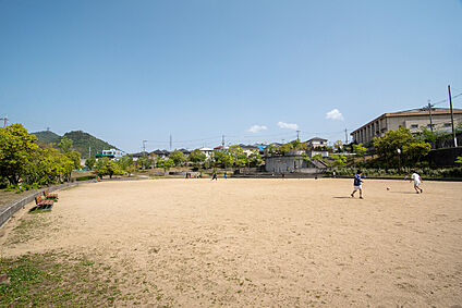 山口中央公園 約550m(徒歩約7分)