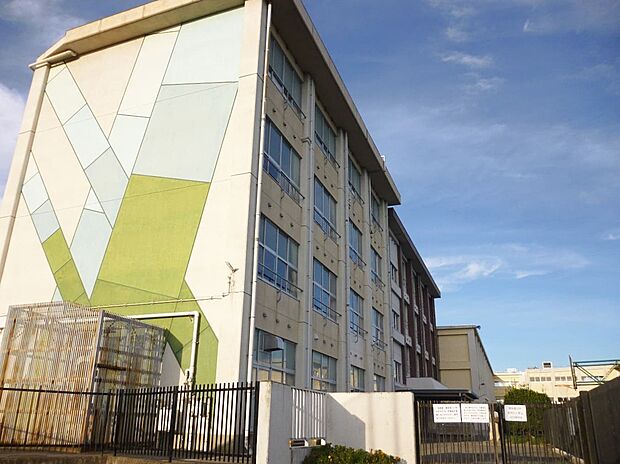 一宮市立丹陽中学校(約2,481m)