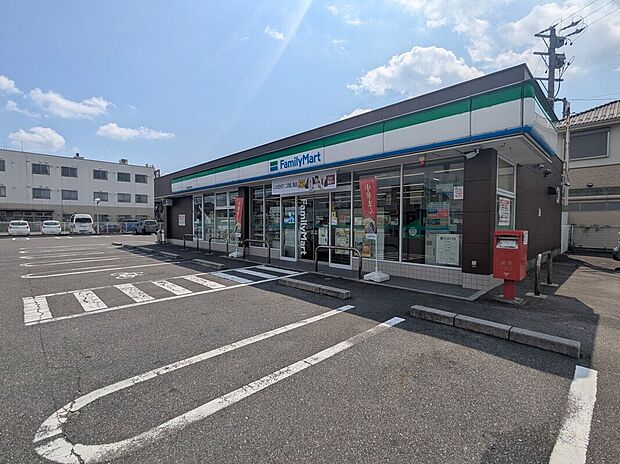 ファミリーマート一宮奥町駅東店（約460m）