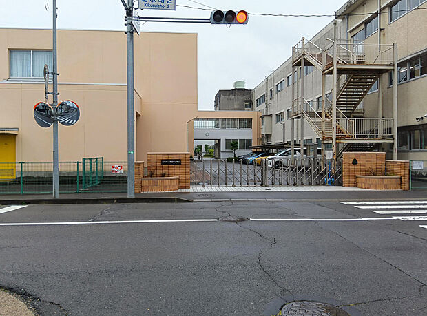 岐阜市立長良西小学校（約1,700m）