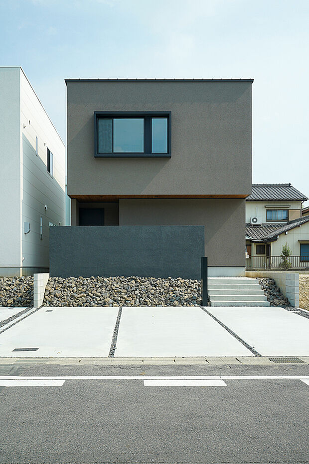 【日進市梅森町新田モデルハウス外観写真】建築家と創る、世界でたったひとつの邸宅。美観と性能を合わせ持つ特別な分譲住宅が完成しました。