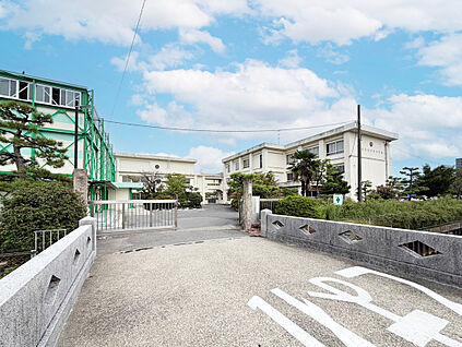 津島市立神守中学校 約718ｍ(徒歩9分)