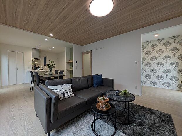 【G-style大府市北山I(No.2)/LDK】
リビング、ダイニング、キッチンがストレートに並ぶ、見通しがよく開放的なLDK。ご家族を感じながら、思い思いにお寛ぎいただけます。