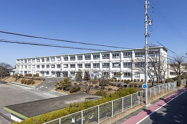 春日井市立藤山台中学校（約2,000m）