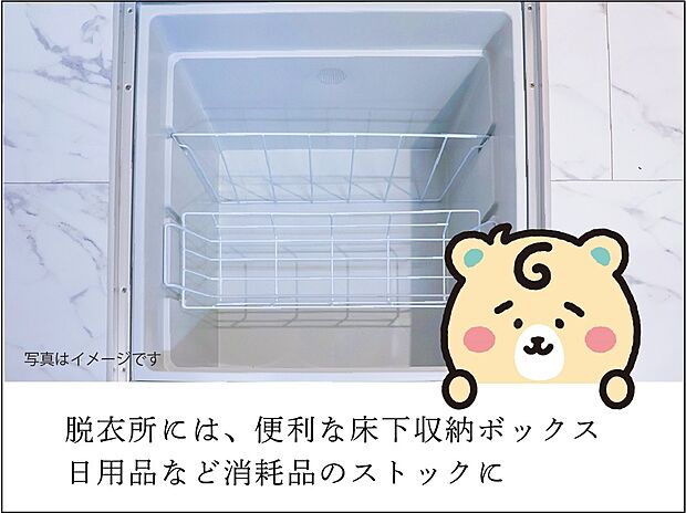 【床下収納】洗面所の床下収納で、シャンプーや洗剤などの消耗品をストックし、洗面所周りをすっきりと整理することができます。