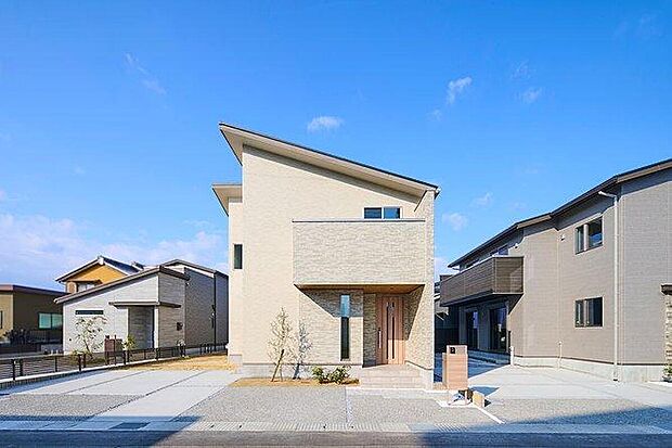 【【外観写真/No.6】】各棟2台分以上の駐車スペースを備えています(車種による)。セカンドカーの所有や車での来客にも、スムーズに対応できそうです。