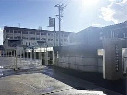 【尾張旭市立 西中学校】 約2810m(自転車12分)