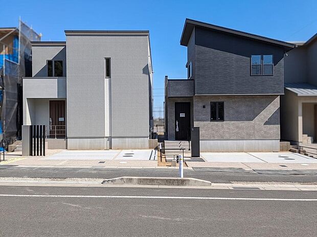 【【外観/No.3、4】】分譲地ならではの統一感ある街並みを保ちつつ、各邸のオリジナリティが感じられる外観デザイン。時代に左右されないシンプルモダンなデザインです。