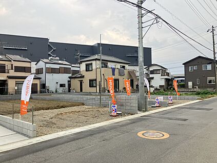 【前面道路を含む現地写真】