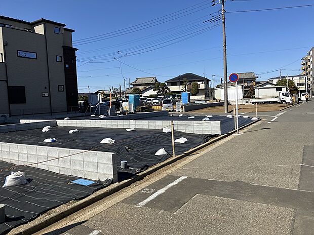 【【現地写真】 】JR武蔵野線「東浦和」駅まで徒歩10分で、通勤に便利な立地。桧家住宅は、長期優良住宅認定に基づく壁量計算で全棟「耐震等級3」を実現します。