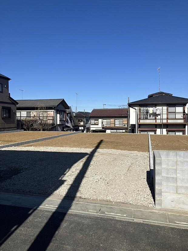 【【2号地】】南側道路に面した日当たり良好な整形地。綺麗な長方形の敷地は設計自由度が高く、理想の家づくりが叶います。