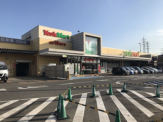 ヨークマート 231m