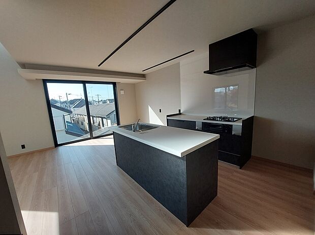 【キッチン】パナソニック製のII型キッチン
作業動線が短く少ない動きで効率的にお料理が可能です

