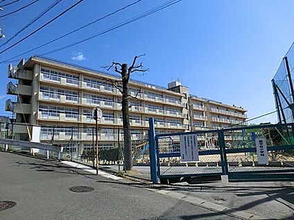 殿平賀小学校 969ｍ
