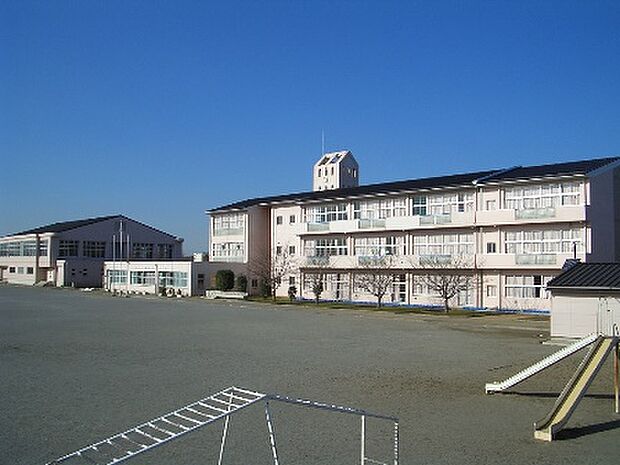 松ヶ丘小学校（約906m）
