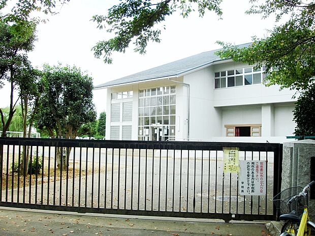 牛久小学校(約960m)