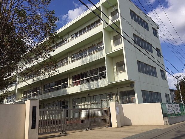 牛久第三中学校(約550m)