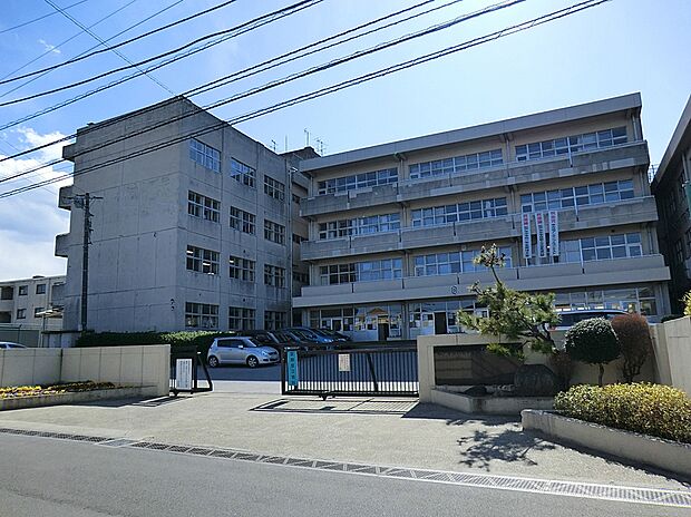 六実中学校（約749m）