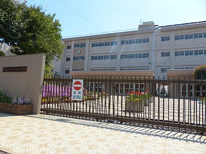 大津ヶ丘第二小学校 813ｍ