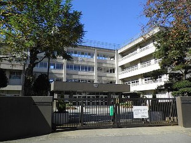 西原中学校(約1,740m)